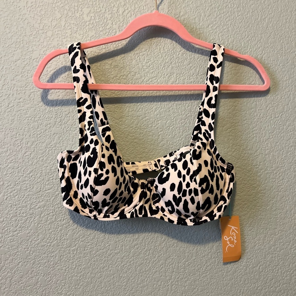 NWT Kona Sol size Medium white & black bikini top
